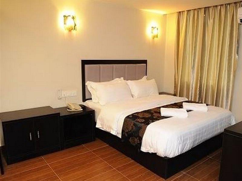 Kk Waterfront Hotel Кота Кинабалу Екстериор снимка