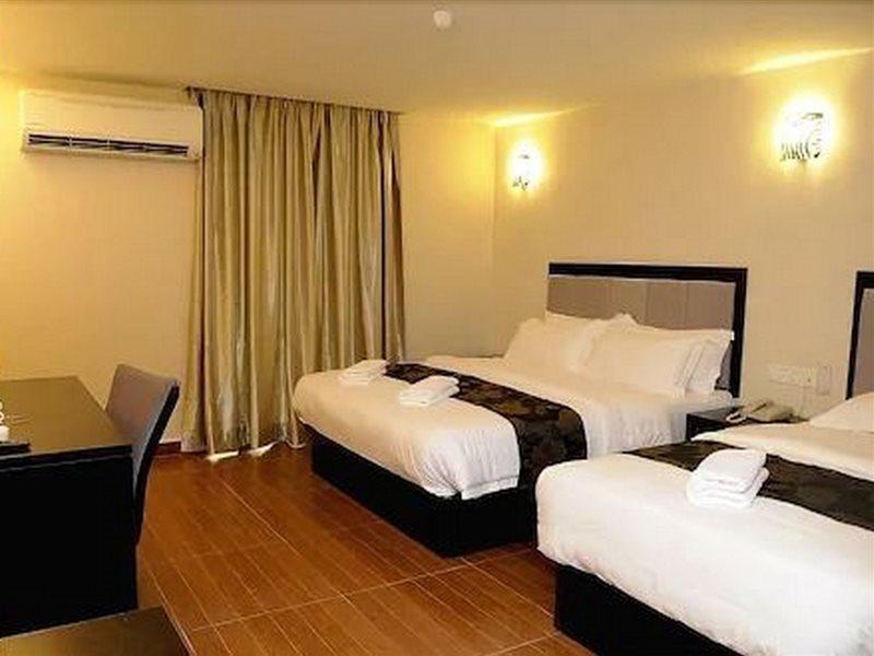 Kk Waterfront Hotel Кота Кинабалу Екстериор снимка