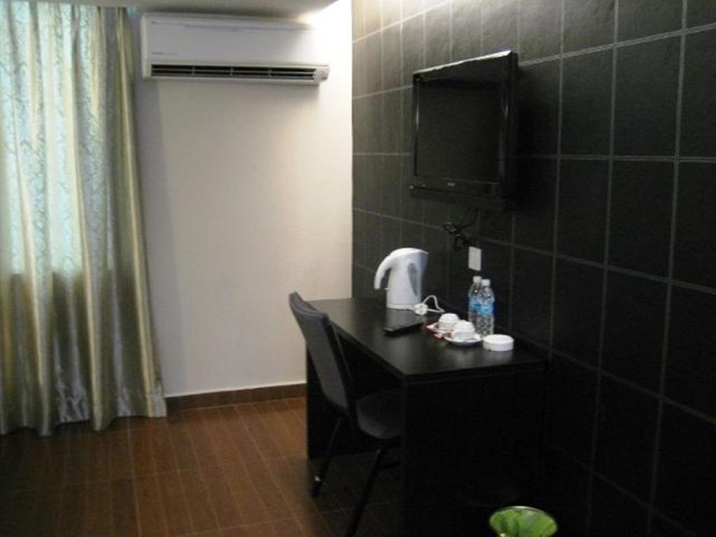 Kk Waterfront Hotel Кота Кинабалу Стая снимка