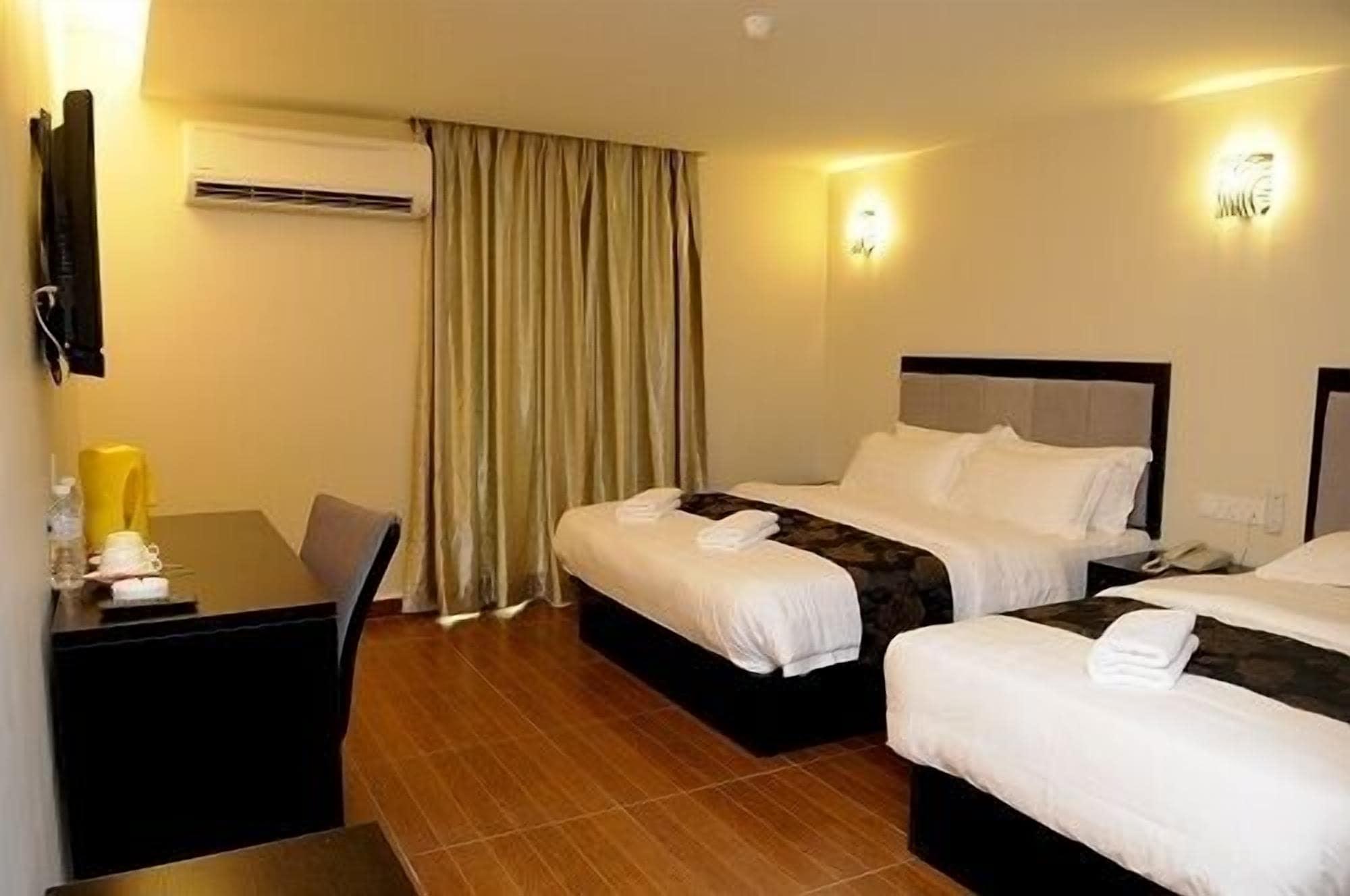 Kk Waterfront Hotel Кота Кинабалу Екстериор снимка