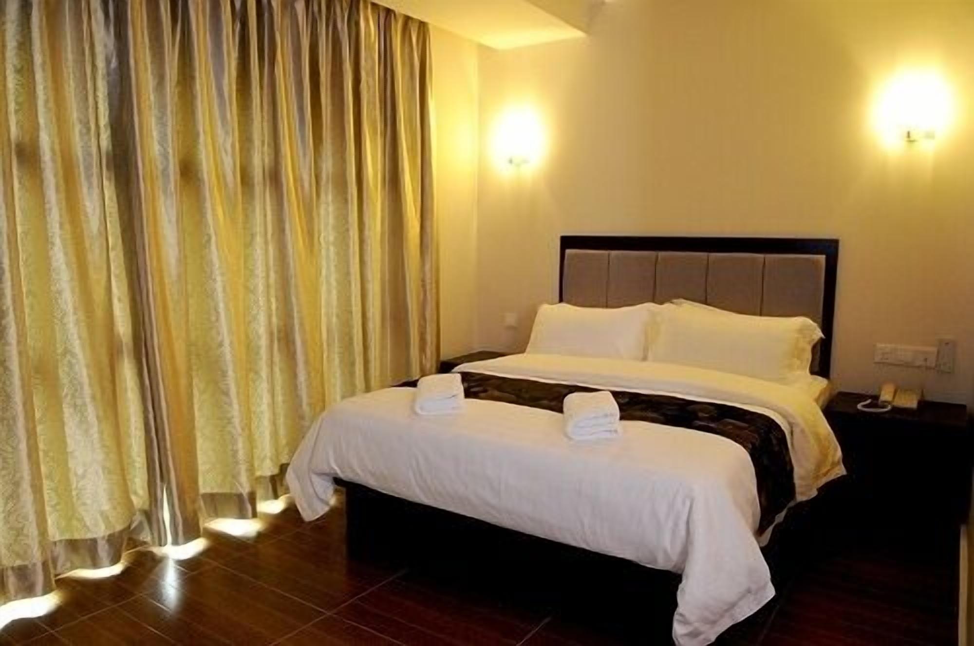 Kk Waterfront Hotel Кота Кинабалу Екстериор снимка