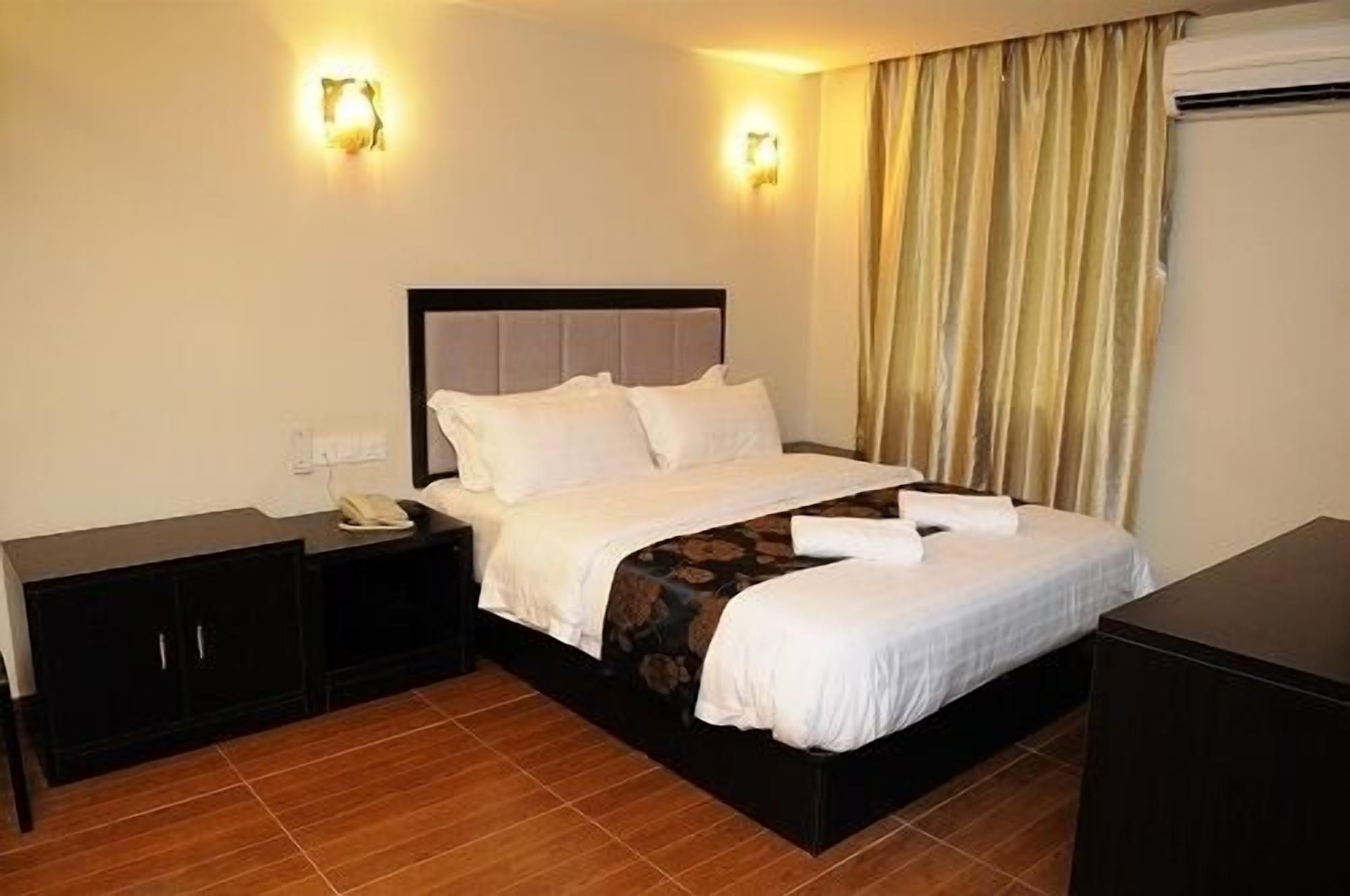 Kk Waterfront Hotel Кота Кинабалу Екстериор снимка