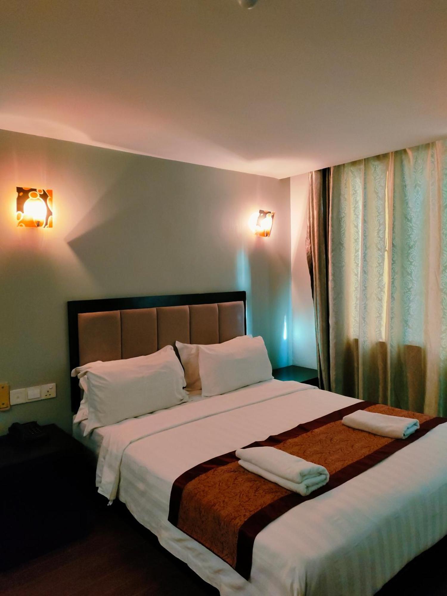 Kk Waterfront Hotel Кота Кинабалу Екстериор снимка