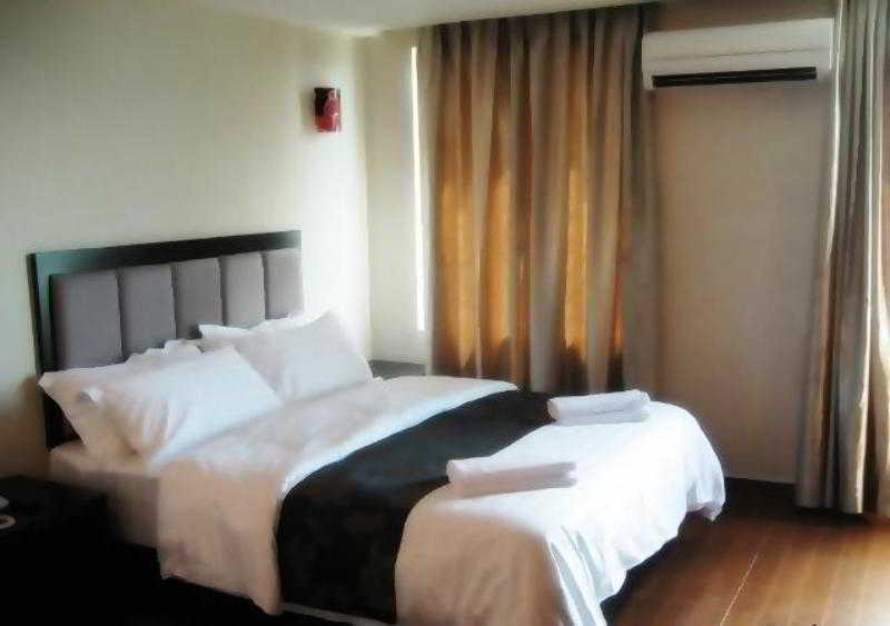 Kk Waterfront Hotel Кота Кинабалу Екстериор снимка