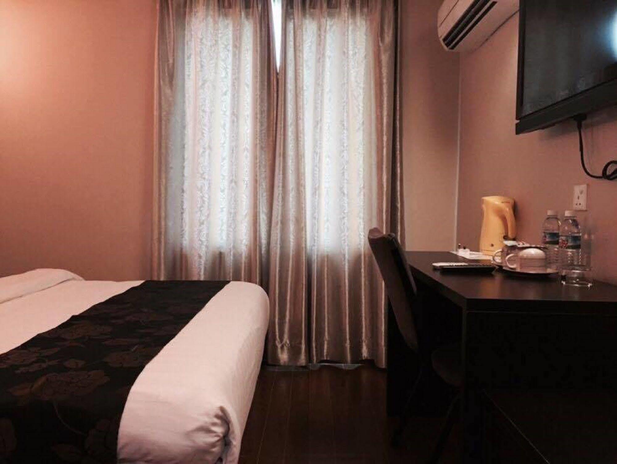 Kk Waterfront Hotel Кота Кинабалу Екстериор снимка